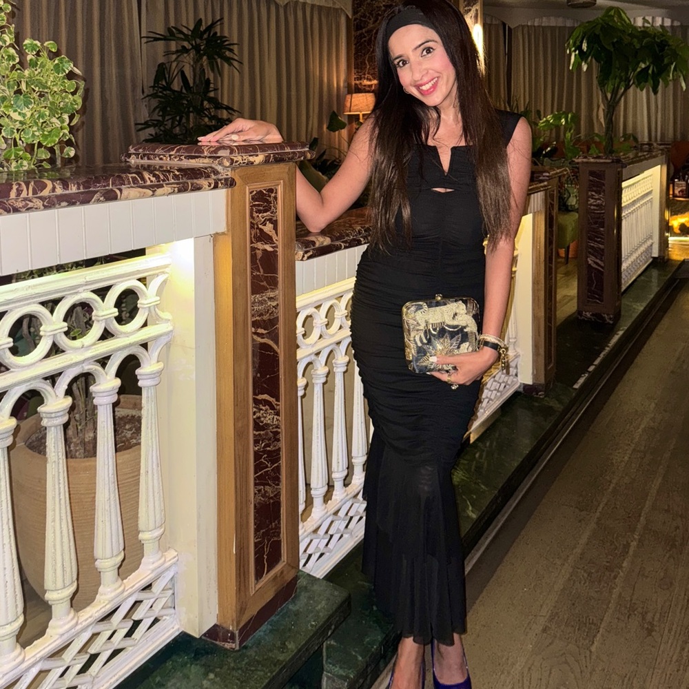 Elegant Black Sleeveless Dress